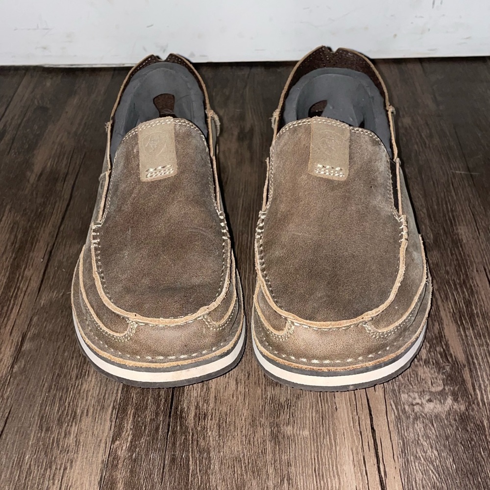 Mens 9.5 Ariat slip ons